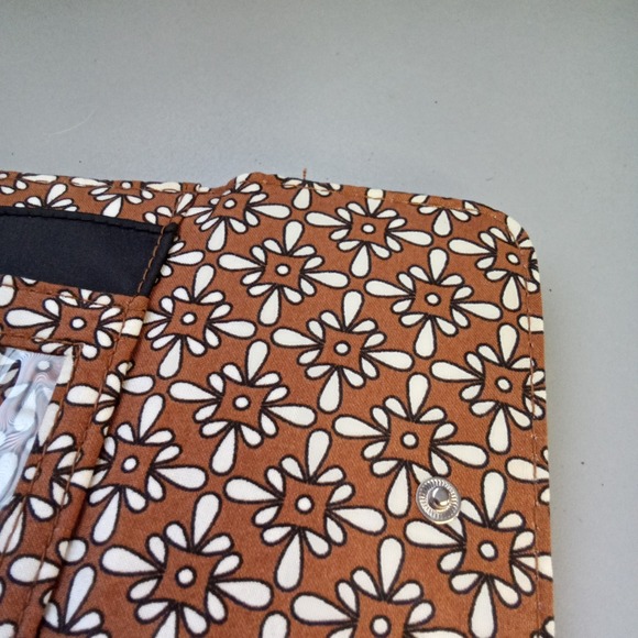 Vera Bradley Brown Paisley‎ Wallet Snap Closure Quilted - Picture 3 of 10